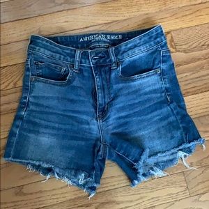 High rise mid-wash denim shorts// American Eagle